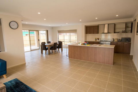 Apple House Point Cook - Accommodation Tasmania 3