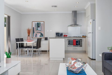 Ardross Short Stays - Accommodation Tasmania 0