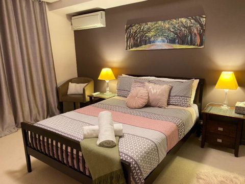 ARENA RESORT STYLE EXEC FREE NETFLIX WIFI WINE - Accommodation Tasmania 3