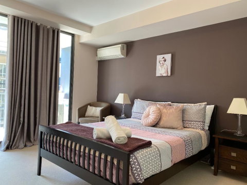 ARENA RESORT STYLE EXEC FREE NETFLIX WIFI WINE - Accommodation Tasmania 2