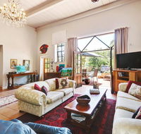 Arty Warehouse Apartment - stroll to South beach - Accommodation Tasmania