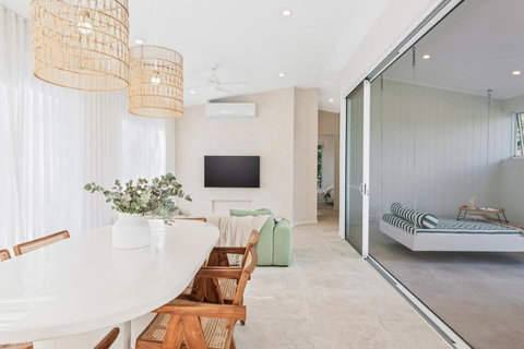 Luxurious Mediterranean-Inspired Guesthouse - Accommodation Tasmania 2