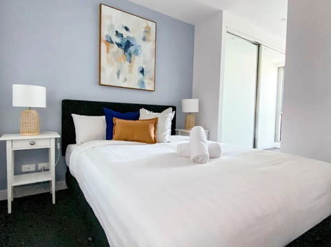 MA4004-1 BR, Lvl 40 Stylish Marco High Rise Home - Accommodation Tasmania 1