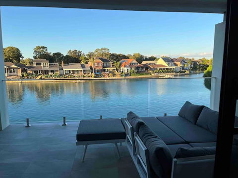 Luxury On The Lake - Accommodation Tasmania 0