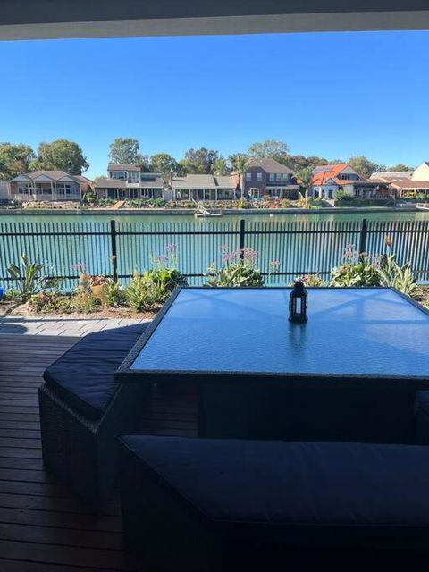 Luxury On The Lake - Accommodation Tasmania 1