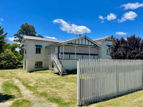MAGNOLIA HOUSE ON THE CREEK - STANTHORPE - Accommodation Tasmania 0