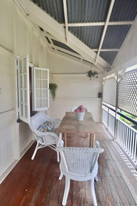 MAGNOLIA HOUSE ON THE CREEK - STANTHORPE - Accommodation Tasmania 2