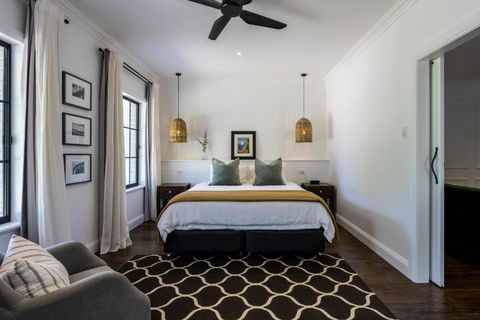 MAIN STREET RETREAT - King BRs, Comp Minibar, Breakfast Prov, Fireplaces - Accommodation Tasmania 1