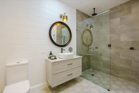 MAIN STREET RETREAT - King BRs, Comp Minibar, Breakfast Prov, Fireplaces - Accommodation Tasmania 2