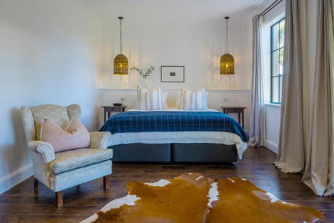 MAIN STREET RETREAT - King BRs, Comp Minibar, Breakfast Prov, Fireplaces - Accommodation Tasmania 0