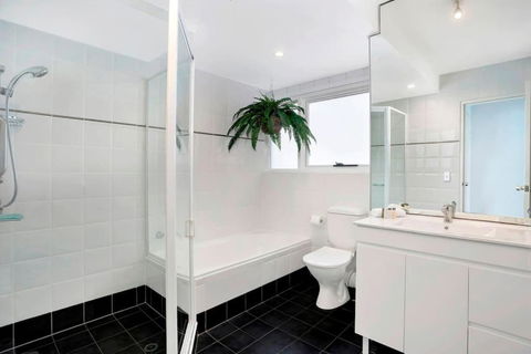 MAN29 - Beautiful 2 BR Apartment Manly Wharf Views - Accommodation Tasmania 3