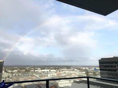 M-city Shopping Center Apartment - Executive Twin King Ensuites - Fully Equipped - Free Parking, Fast Wifi, Smart TV, Netflix, Complementary Drinks & Amenities - Clayton 3168 - Accommodation Tasmania 2