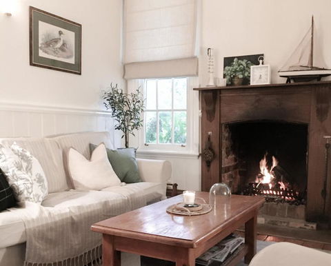 MARIGOLD COTTAGE Charming 1870s Central Daylesford Cottage - Accommodation Tasmania 2