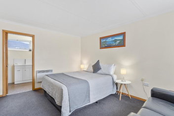 Martin Cash Motel with Accommodation Tasmania