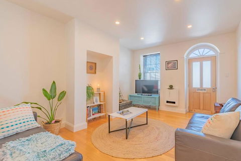 MELVINGTON BOUTIQUE APARTMENT IN HOBART CBD O - Accommodation Tasmania 0