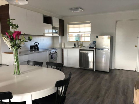 Modern 2BR Apartment With Parking - Accommodation Tasmania 2