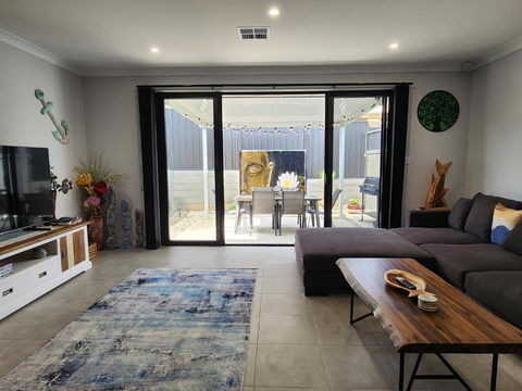 Minutes To The Beach! King Bed With TV, Spa Bath - Accommodation Tasmania 0