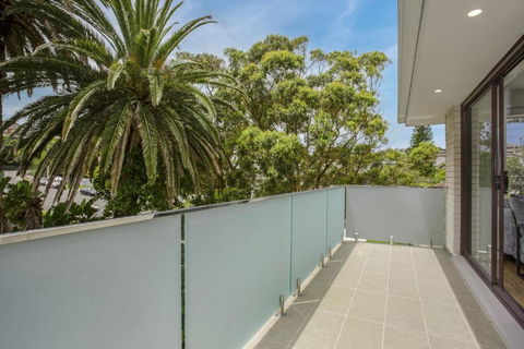Modern, North-east Facing, 2-bed Apartment - Accommodation Tasmania 3