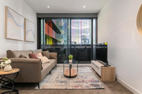 Modern 2BR Apt W City Views, Balcony & Wi-Fi - Accommodation Tasmania 0