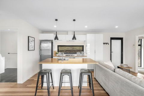 Modern And Scenic Valley Escape - Accommodation Tasmania 0