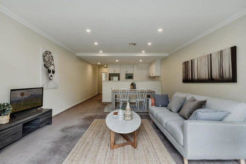 Modern Apartment In The Heart Of Canberra - Accommodation Tasmania 2