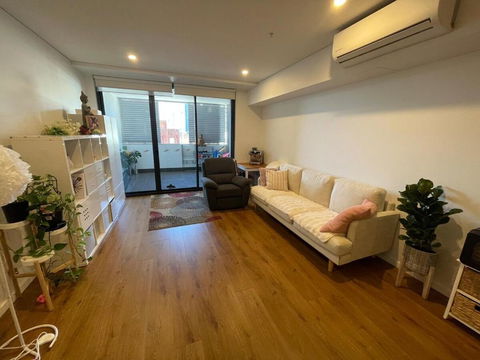 Modern Apartment Near Airport - Accommodation Tasmania 0