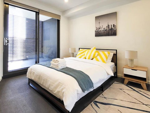 Modern Elegance: 2 Bedroom Oasis W/ Free Parking - Accommodation Tasmania 2