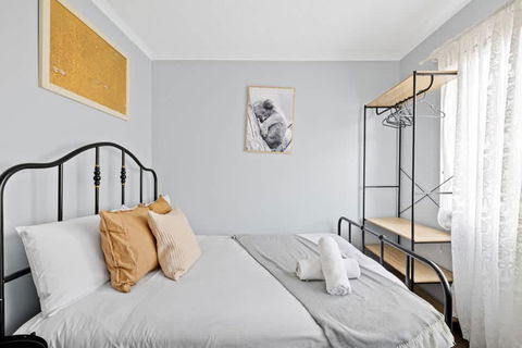 Modern Private Double Room - Central Spot At Liverpool - Shared Bathroom - Accommodation Tasmania 2