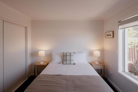 Modern Refurbished Unit In Charming Bellerive - Accommodation Tasmania 3