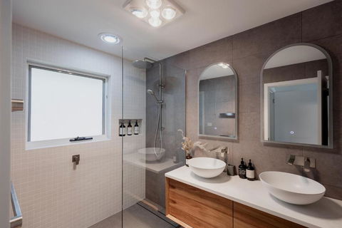 Modern Refurbished Unit In Charming Bellerive - Accommodation Tasmania 1