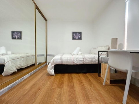 Montrose Double Bed Room Close To City - Accommodation Tasmania 1