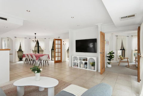 Newly Renovated Home Steps From Sorrento Beach - Accommodation Tasmania 2