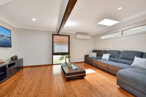 NEW PropertyBreezy Bayside Haven At Brightwaters - Accommodation Tasmania 2