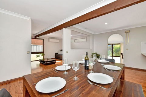 NEW PropertyBreezy Bayside Haven At Brightwaters - Accommodation Tasmania 1