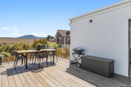 Mountain View Villa-close To Shops-10min To CBD - Accommodation Tasmania 0
