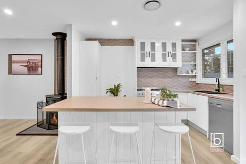 Natuna Lakeside Retreat - Accommodation Tasmania 2