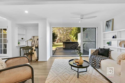 Natuna Lakeside Retreat - Accommodation Tasmania 3