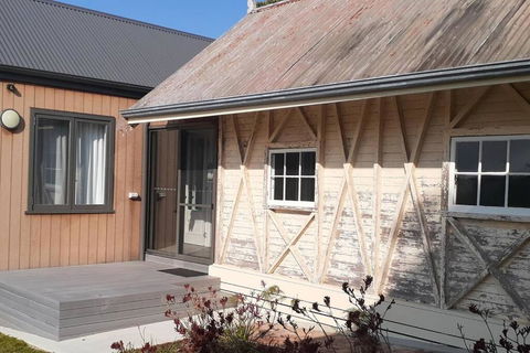 NEST- Luxury Vineyard Accommodation - Accommodation Tasmania 2