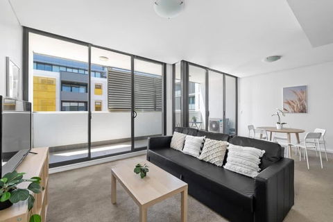 NEW 3BR Apt In Kingsgrove Sleeps 7 - Accommodation Tasmania 3