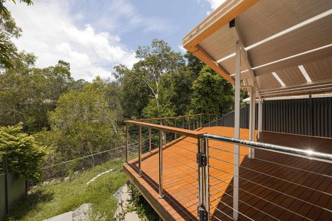 NEW 3BR Serene Creekside Retreat In Helensvale - Accommodation Tasmania 0