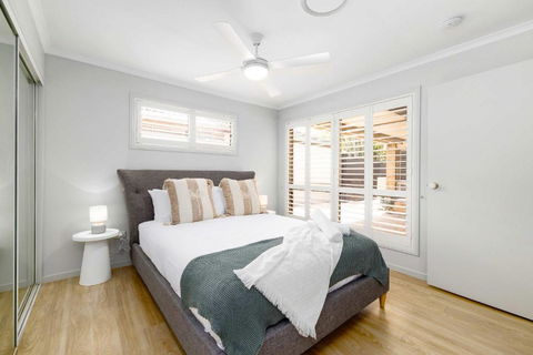 NEW 3BR Serene Creekside Retreat In Helensvale - Accommodation Tasmania 1