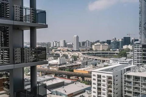 NEW Centrally Located High Level Studio Apartment - Accommodation Tasmania 0