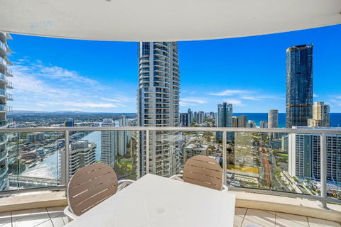 NEW Chevron Ocean Views Central Surfers. - Accommodation Tasmania 1