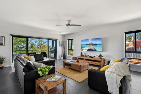 NEW - Sunrise Waters Holiday House - Accommodation Tasmania 2