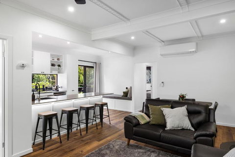 New Modern 2 Bedroom Mountain Retreat Escape - Accommodation Tasmania 3