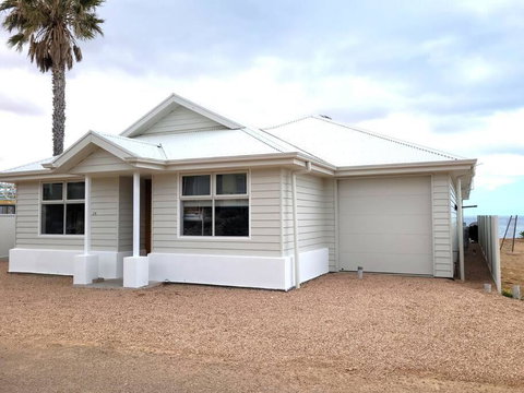 North Beach Hamptons - Accommodation Tasmania 1