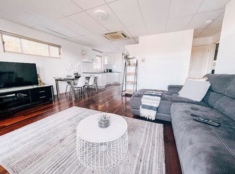 Oasis On The Hawkesbury - Water Views - Accommodation Tasmania 2