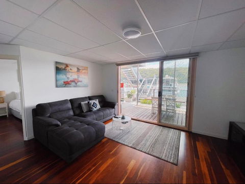 Oasis On The Hawkesbury - Water Views - Accommodation Tasmania 3