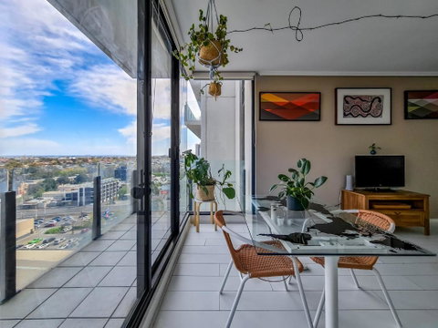 Ocean View Apartment Close To CBD With Indoor Pool. - Accommodation Tasmania 0