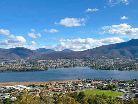 Oceanview Chic Villa 20 Min To CBD - Accommodation Tasmania 3